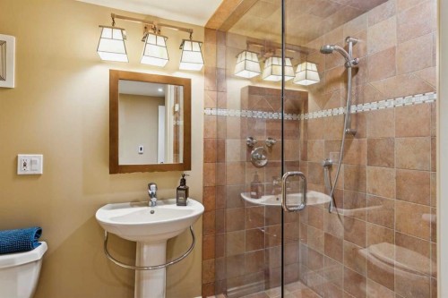 2210 12 Street Sw, Calgary, AB - Indoor Photo Showing Bathroom