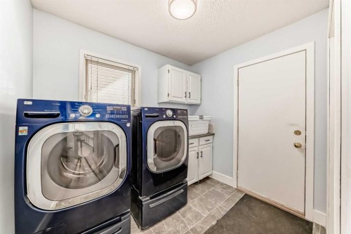 320 Sunmills Drive Se, Calgary, AB - Indoor Photo Showing Laundry Room
