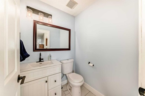 320 Sunmills Drive Se, Calgary, AB - Indoor Photo Showing Bathroom