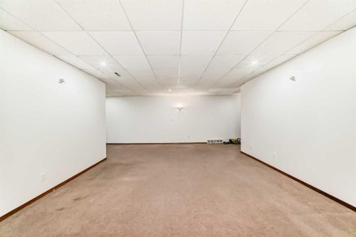 320 Sunmills Drive Se, Calgary, AB - Indoor Photo Showing Other Room