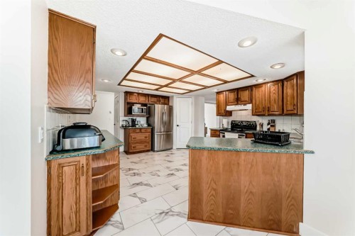 320 Sunmills Drive Se, Calgary, AB - Indoor Photo Showing Kitchen
