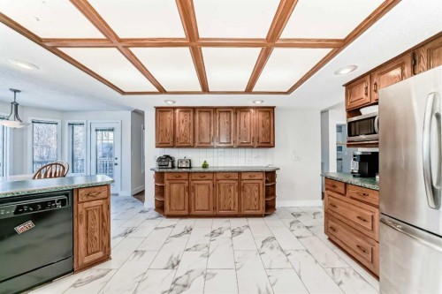 320 Sunmills Drive Se, Calgary, AB - Indoor Photo Showing Kitchen