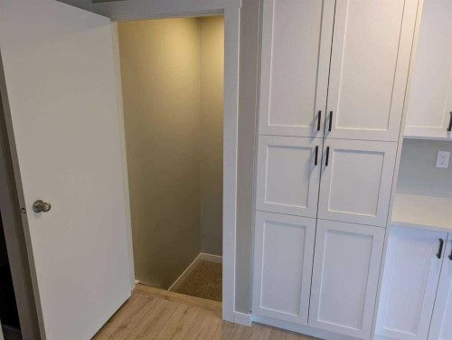 528 Queensland Place Se, Calgary, AB - Indoor Photo Showing Other Room