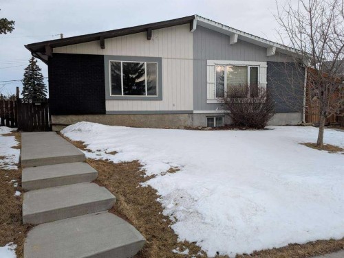 528 Queensland Place Se, Calgary, AB - Outdoor