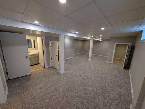 528 Queensland Place Se, Calgary, AB - Indoor