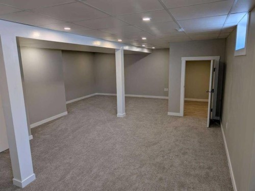 528 Queensland Place Se, Calgary, AB - Indoor