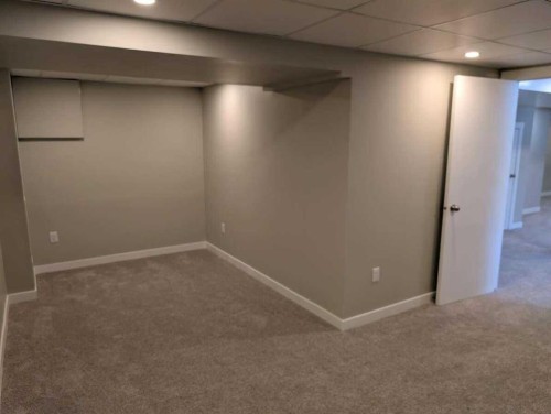 528 Queensland Place Se, Calgary, AB - Indoor