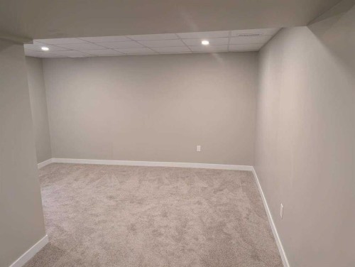 528 Queensland Place Se, Calgary, AB - Indoor