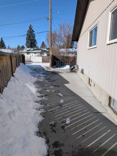 528 Queensland Place Se, Calgary, AB - Outdoor