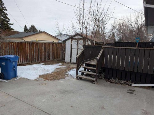 528 Queensland Place Se, Calgary, AB - Outdoor