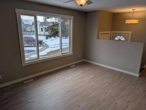 528 Queensland Place Se, Calgary, AB - Indoor Photo Showing Other Room