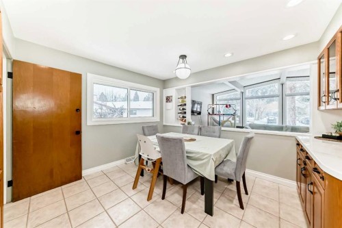 8043 Elbow Drive Sw, Calgary, AB - Indoor Photo Showing Dining Room