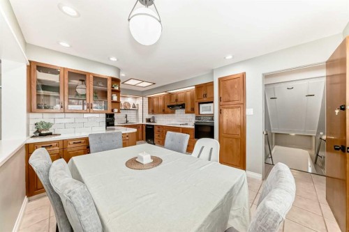 8043 Elbow Drive Sw, Calgary, AB - Indoor Photo Showing Dining Room