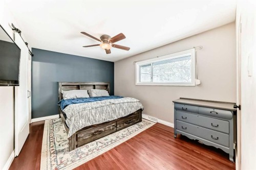 8043 Elbow Drive Sw, Calgary, AB - Indoor Photo Showing Bedroom