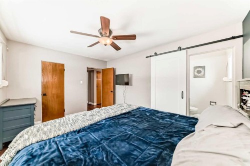 8043 Elbow Drive Sw, Calgary, AB - Indoor Photo Showing Bedroom