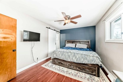 8043 Elbow Drive Sw, Calgary, AB - Indoor Photo Showing Bedroom