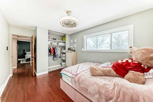 8043 Elbow Drive Sw, Calgary, AB - Indoor Photo Showing Bedroom