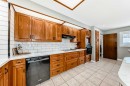 8043 Elbow Drive Sw, Calgary, AB  - Indoor Photo Showing Kitchen 