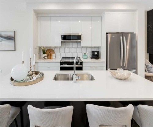 320 Edgefield Close, Strathmore, AB - Indoor Photo Showing Kitchen With Stainless Steel Kitchen With Double Sink With Upgraded Kitchen