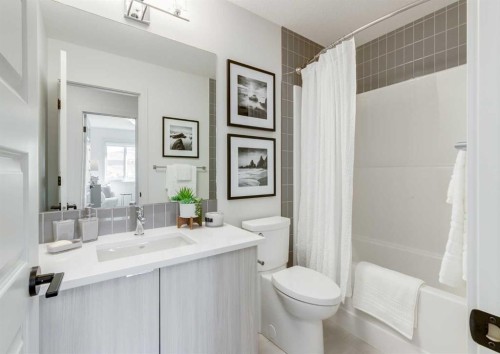 320 Edgefield Close, Strathmore, AB - Indoor Photo Showing Bathroom