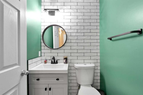 2 Saddleland Way Ne, Calgary, AB - Indoor Photo Showing Bathroom