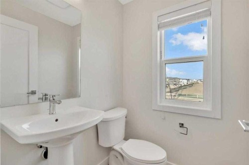6323 128 Avenue Ne, Calgary, AB - Indoor Photo Showing Bathroom