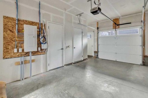 6323 128 Avenue Ne, Calgary, AB - Indoor Photo Showing Garage