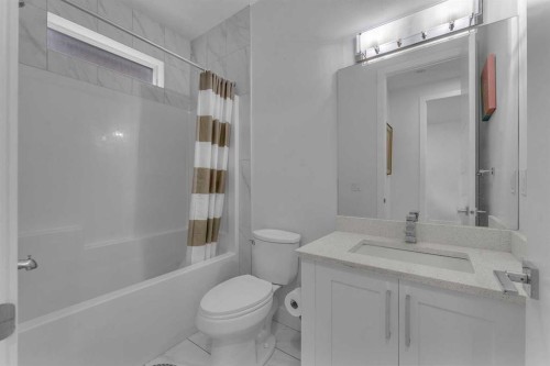 205 Kinniburgh Cove, Chestermere, AB - Indoor Photo Showing Bathroom
