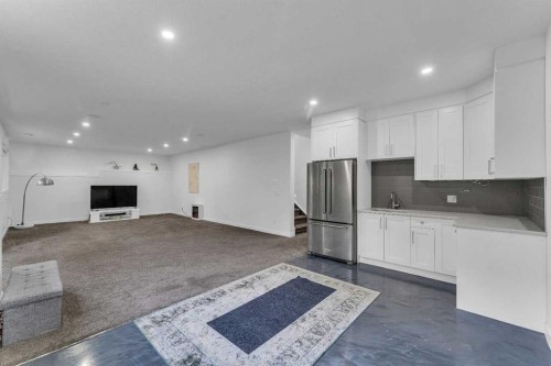 205 Kinniburgh Cove, Chestermere, AB - Indoor Photo Showing Kitchen With Stainless Steel Kitchen