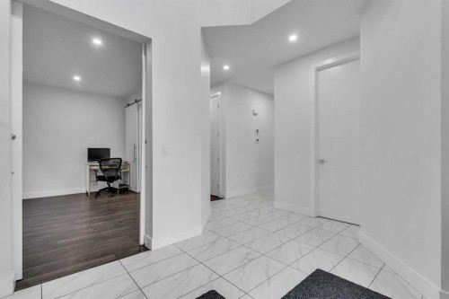 205 Kinniburgh Cove, Chestermere, AB - Indoor Photo Showing Other Room