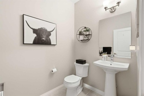 10 Riviera Place, Cochrane, AB - Indoor Photo Showing Bathroom