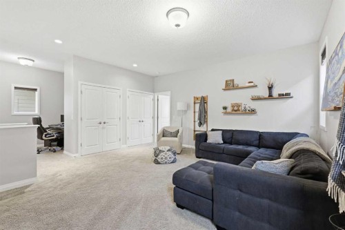 10 Riviera Place, Cochrane, AB - Indoor Photo Showing Living Room