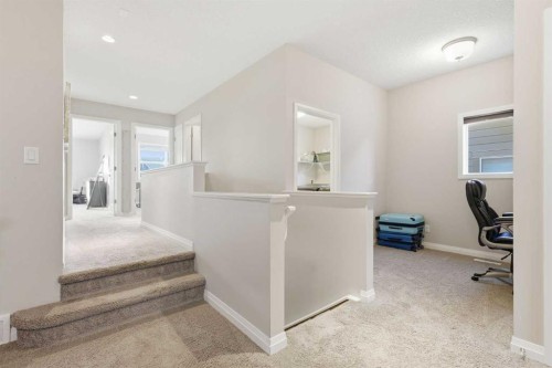 10 Riviera Place, Cochrane, AB - Indoor Photo Showing Other Room
