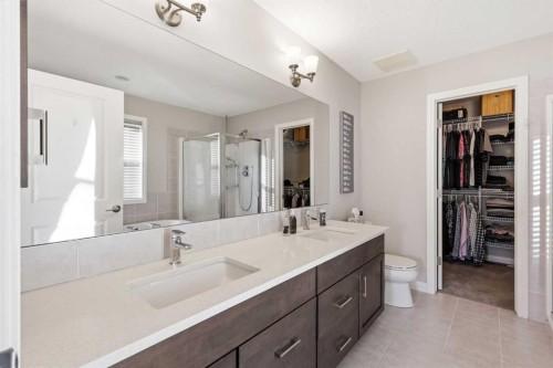 10 Riviera Place, Cochrane, AB - Indoor Photo Showing Bathroom