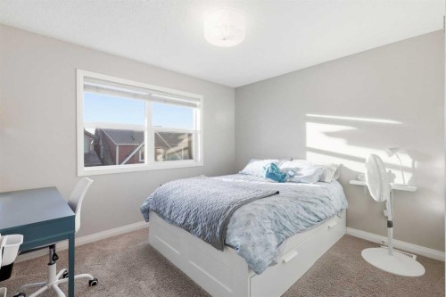 10 Riviera Place, Cochrane, AB - Indoor Photo Showing Bedroom