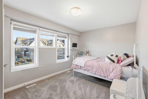 10 Riviera Place, Cochrane, AB - Indoor Photo Showing Bedroom