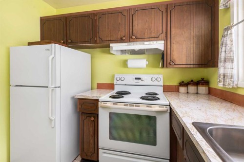 5039 Nemiskam Road Nw, Calgary, AB - Indoor Photo Showing Kitchen