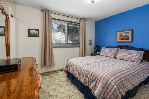 5039 Nemiskam Road Nw, Calgary, AB - Indoor Photo Showing Bedroom