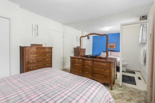 5039 Nemiskam Road Nw, Calgary, AB - Indoor Photo Showing Bedroom