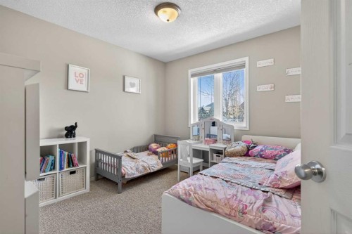 389 Elgin Way Se, Calgary, AB - Indoor Photo Showing Bedroom