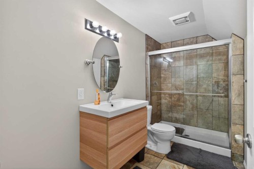 389 Elgin Way Se, Calgary, AB - Indoor Photo Showing Bathroom