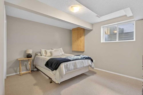 389 Elgin Way Se, Calgary, AB - Indoor Photo Showing Bedroom