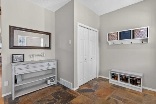 389 Elgin Way Se, Calgary, AB - Indoor Photo Showing Other Room