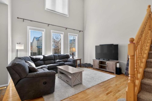389 Elgin Way Se, Calgary, AB - Indoor Photo Showing Living Room