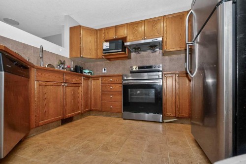 246 Saddlebrook Way Ne, Calgary, AB - Indoor Photo Showing Kitchen