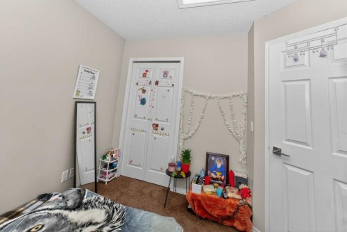 246 Saddlebrook Way Ne, Calgary, AB - Indoor Photo Showing Bedroom