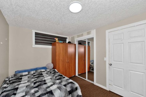 246 Saddlebrook Way Ne, Calgary, AB - Indoor Photo Showing Bedroom