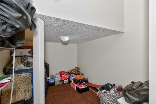 246 Saddlebrook Way Ne, Calgary, AB - Indoor Photo Showing Other Room