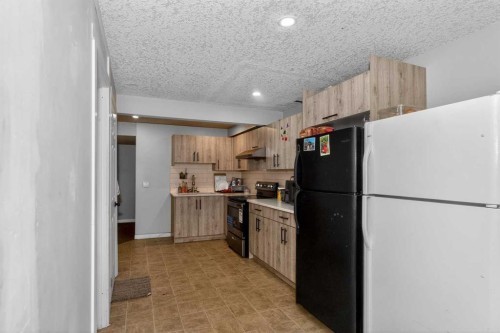 246 Saddlebrook Way Ne, Calgary, AB - Indoor Photo Showing Kitchen