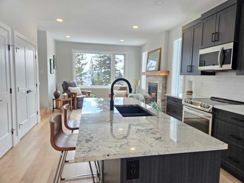 39 Kananaskis Way, Coleman, AB - Indoor Photo Showing Kitchen With Double Sink With Upgraded Kitchen